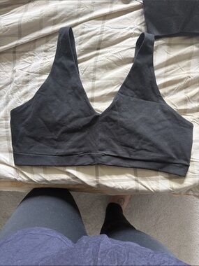 Old Navy Black Seamless V‑Neck Bralette